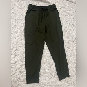 NEW with tags men’s knit olive joggers size M